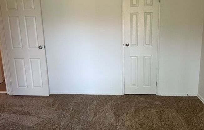 2 beds, 1 bath, 931 sqft, $1,575, Unit 00 - E- 2
