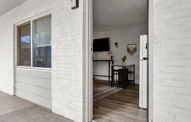 1 bed, 1 bath, 430 sqft, $1,095, Unit 1803 S Cascade Ave. - Unit 17