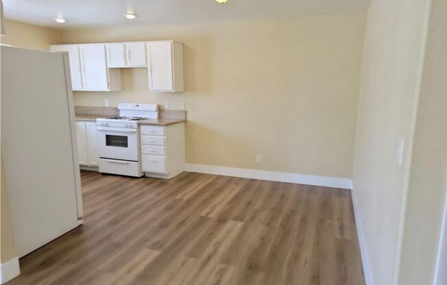 VIEW VIEW VIEW!!! FANTASTIC GREEN VALLEY 3RD FLOOR UNIT!!