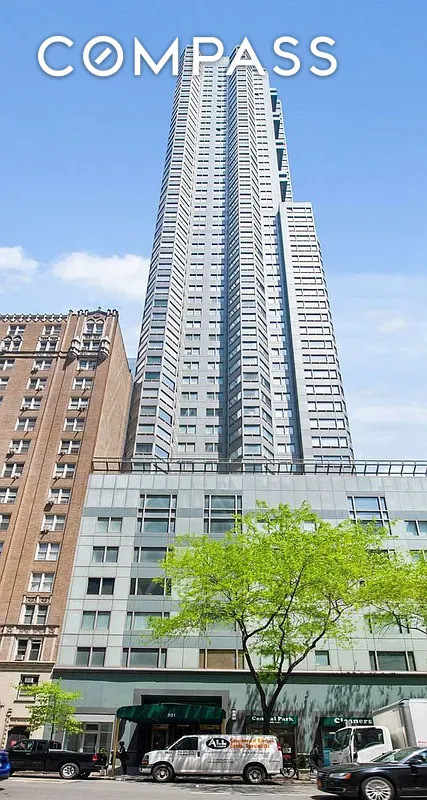 2 beds, 2 baths, 1,033 sqft, $8,200, Unit 11D
