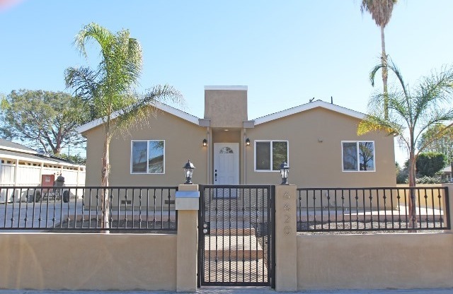 Upgraded 4+2.5 in Reseda w/all appliances included!