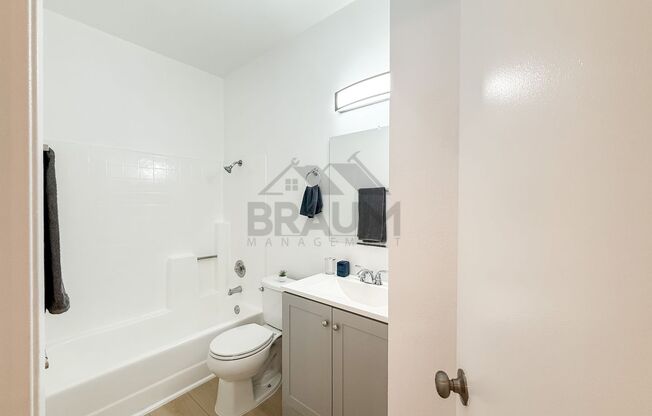 2 beds, 2 baths, 1,000 sqft, $2,450, Unit 215