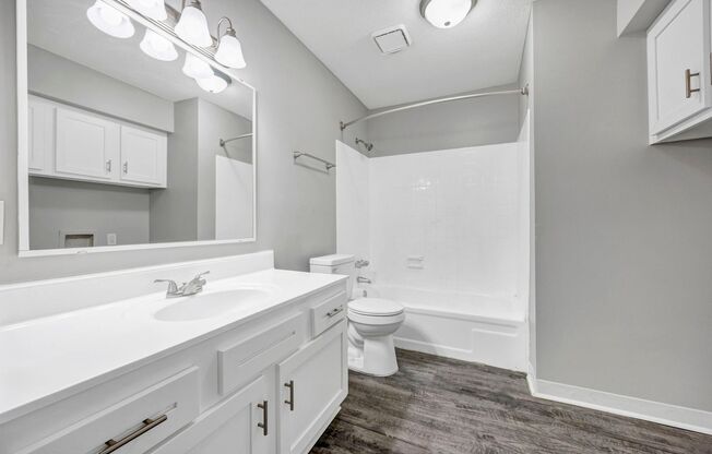 2 beds, 2 baths, 946 sqft, $1,190, Unit 807G