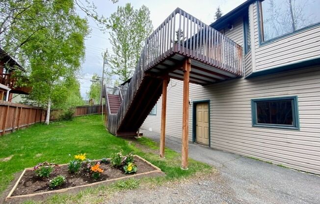 2 beds, 1 bath, $1,550, Unit A