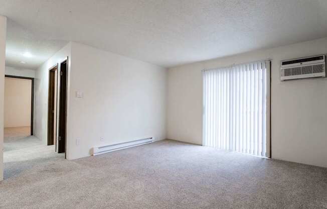 Windows Blinds at Bristol Ridge, Urbandale, IA, 50322