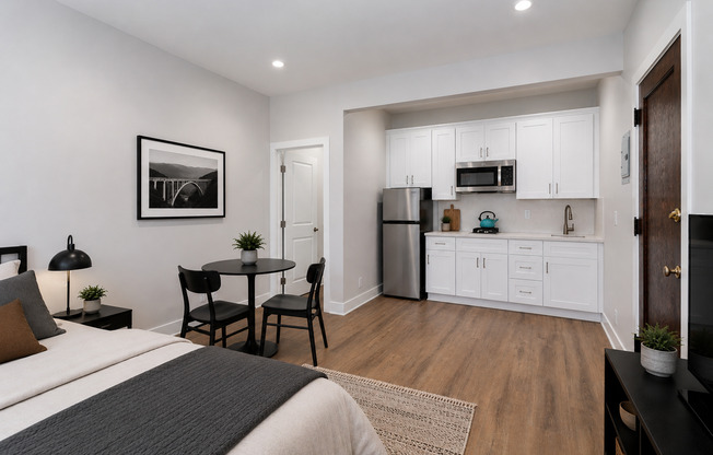 Studio, 1 bath, 295 sqft, $1,950, Unit 212