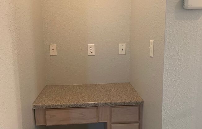 3 beds, 2 baths, 1,250 sqft, $1,300, Unit Unit A