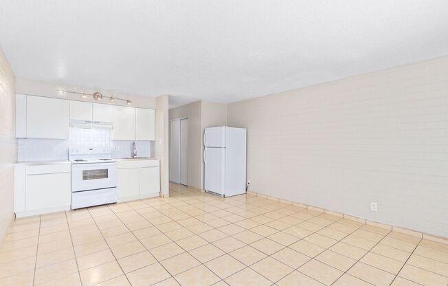 Studio, 1 bath, 400 sqft, $749, Unit 21