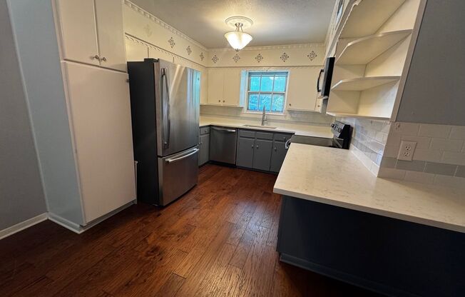Cozy 2 bedroom 2 bath corner unit