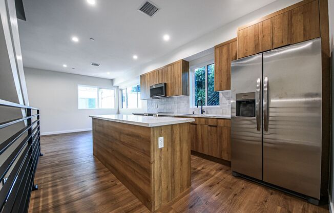 Ultra-Luxury Brand New 2 bed/2.5 bath and 4 bed/4 bath Townhomes