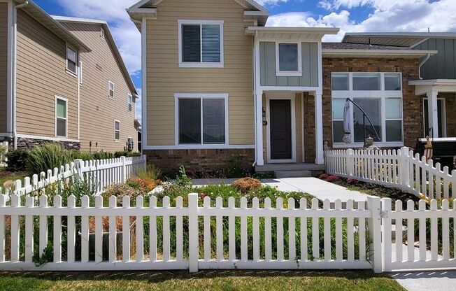 Gorgeous Row End Townhome w 2 car attached garage! ** $500 MOVE-IN SPECIAL**