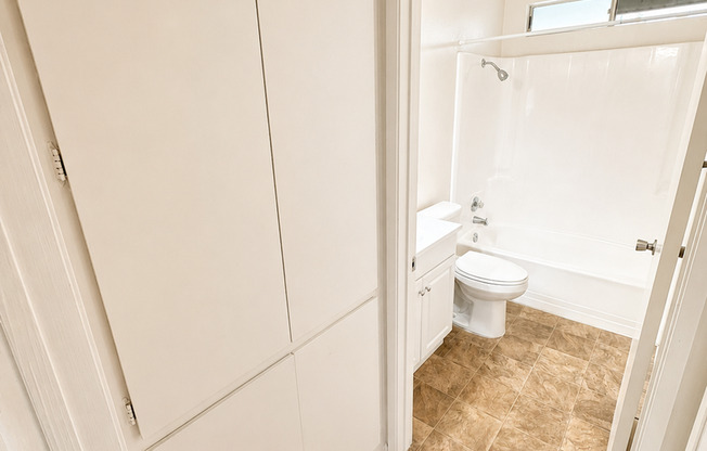 1 bed, 1 bath, 630 sqft, $2,035, Unit 18