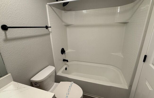 2 beds, 1.5 baths, 866 sqft, $2,905, Unit 811W4