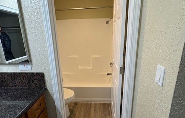 2 beds, 2 baths, 900 sqft, $2,015, Unit 156