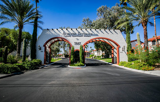Apartments and Townhomes Tucson Near Foothills Mall