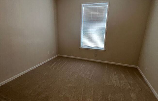 2 beds, 1 bath, $995, Unit 108 Apt. 12