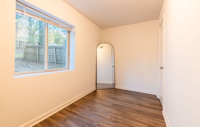 2 beds, 1 bath, 725 sqft, $1,199, Unit C5
