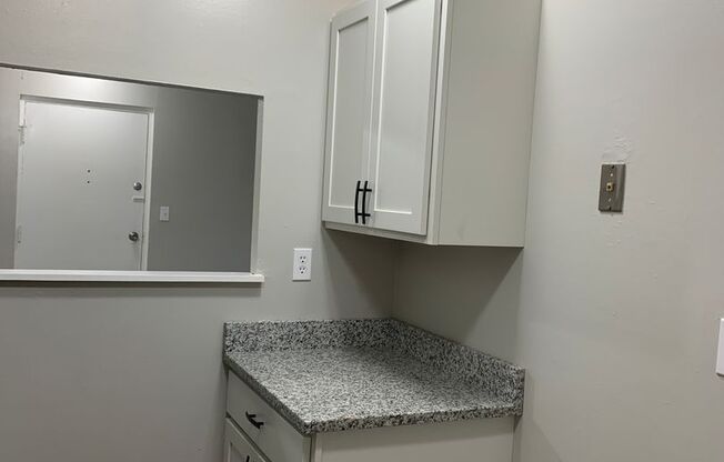 2 beds, 1 bath, 800 sqft, $1,095, Unit 211