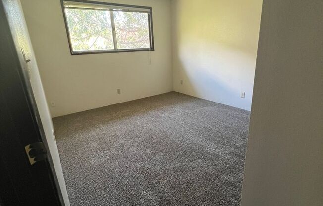 3 Bedroom, 1 Bathroom Upstairs Apartment in the South Suburbs!