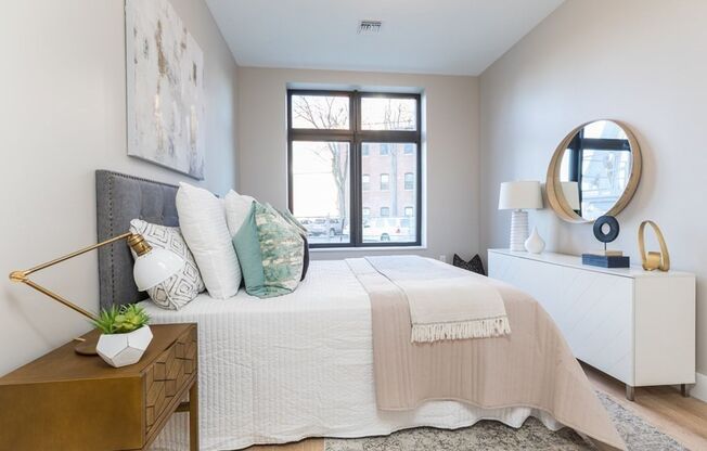 1 bedroom den for 9/1 with garage parking!