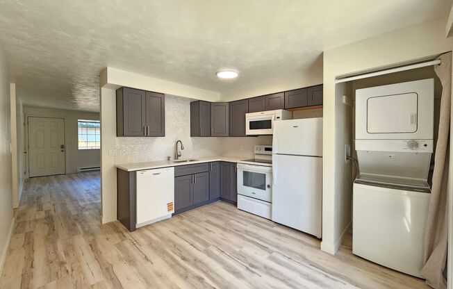 1105 1109 W 14 AVE