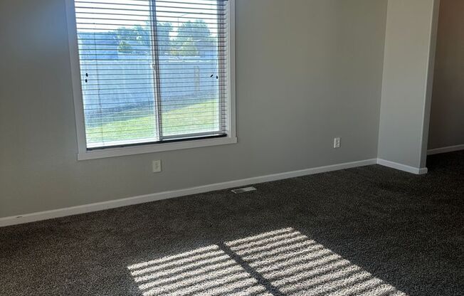 Extra Large Home For Rent, 4 Bedrooms!
