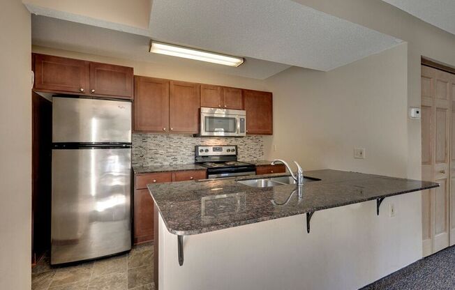 2 beds, 2 baths, 940 sqft, $1,450, Unit 1611108su