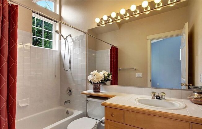Bellevue Townhouse!!!