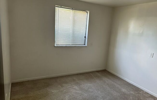 2 beds, 1 bath, 800 sqft, $1,175