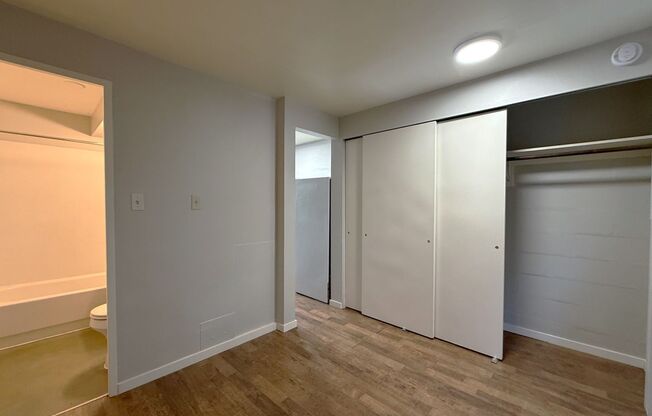 1 bed, 1 bath, 350 sqft, $1,195, Unit 211