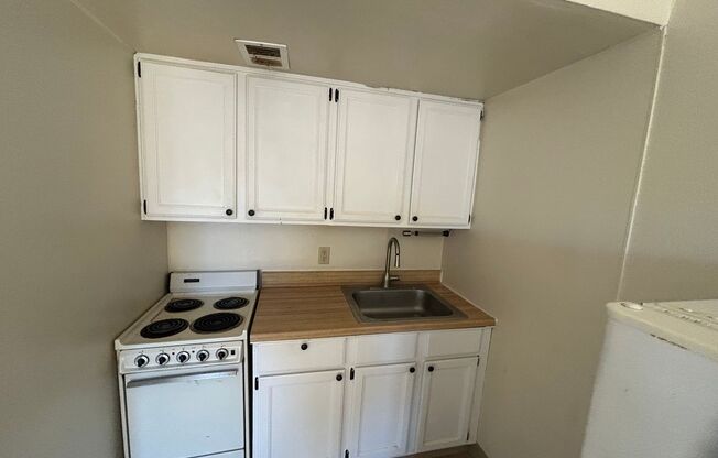1 bed, 1 bath, $905, Unit 404