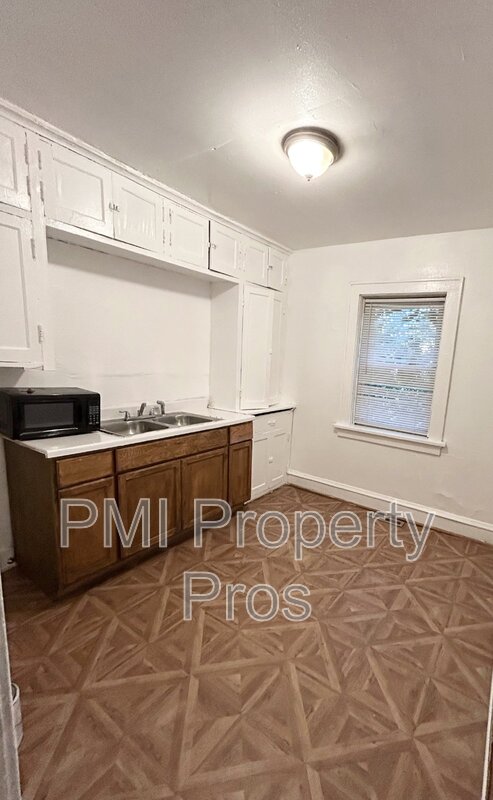 3112 N 38 ST
