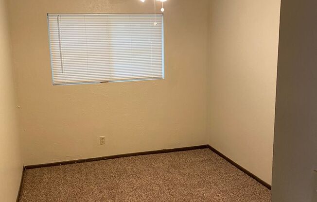 2 beds, 1 bath, $1,195, Unit B