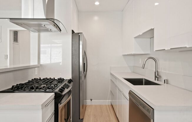 1451 Franklin St in Santa Monica!  Steps to SM Blvd and near the Water Garden.