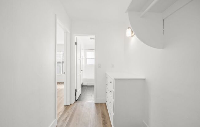 NEWLY RENOVATED STUDIO IN PRIME ALAMITOS BEACH!