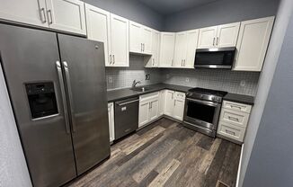 Renovated 2BR Home with Parking & Outdoor Space – Near Lake Merritt