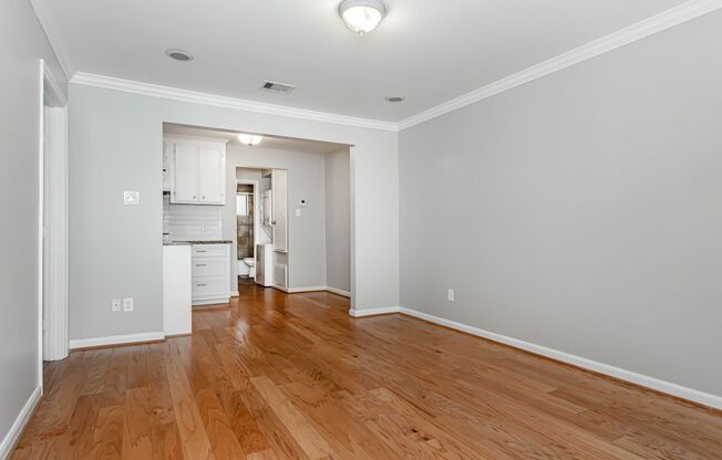 2 Bedroom, 2 Bath Apartment in Munger Place!