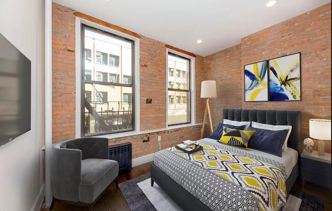 338 W 17 ST