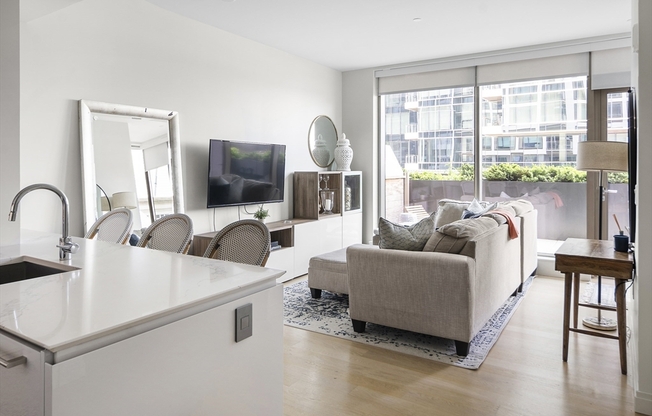 1 bed, 1 bath, 693 sqft, $6,000, Unit 520