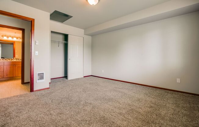 2 beds, 1 bath, 954 sqft, $1,700, Unit Unit 5116-105