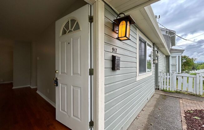 Tranquil 1 Bed, 1 Bath House!