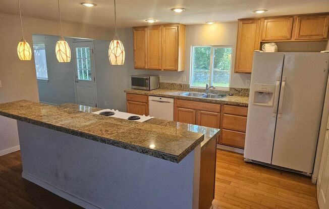 Cascade Renton area - 3 bedroom 2 bathroom rambler home - Available NOW!!