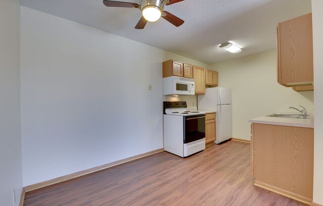 2 beds, 1 bath, 726 sqft, $1,295, Unit 799-205