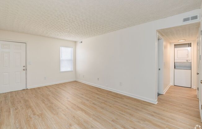 1 bed, 1 bath, 805 sqft, $1,100, Unit 6