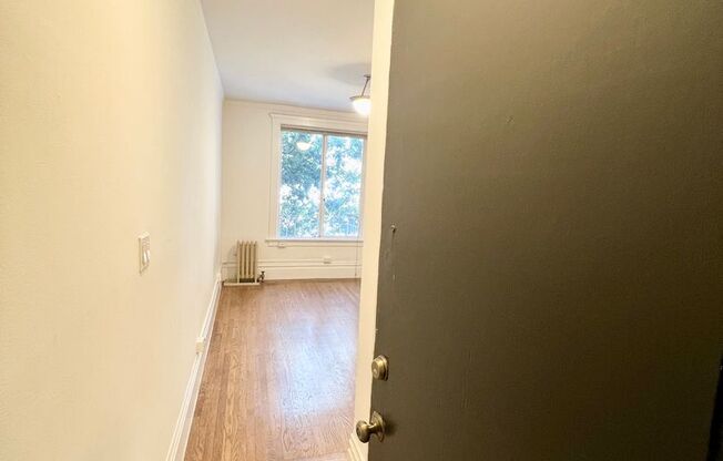 Studio, 1 bath, 400 sqft, $1,695, Unit #21