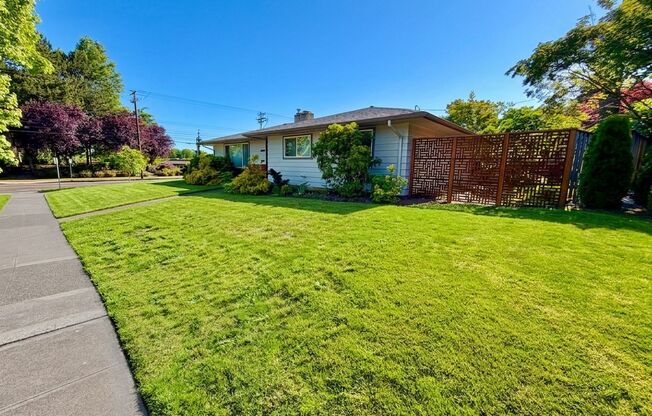 Spacious, Remodeled 5bd/3bath Cherry Park Home with Large Fenced Garden and Finished Basement