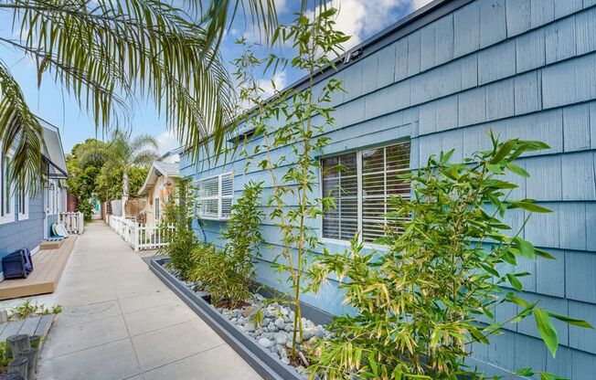 2 bedroom cottage, Steps from Mission Beach and Mission Bay!