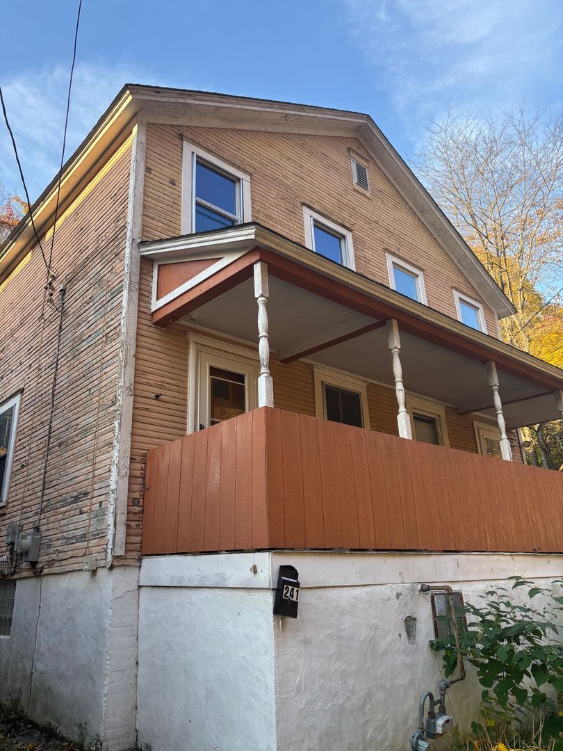 241-243 Baker St Aliquippa, PA 15001