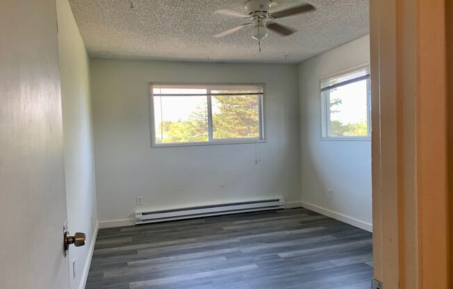 2 beds, 1 bath, 960 sqft, $1,498, Unit 2