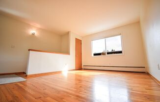 Amazing West Hills Condo! W/S/G Free onsite laundry Near OHSU! Energy Efficient A/C and heat!